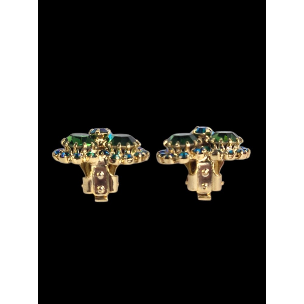 Vintage Kramer Emerald Green Blue AB Rinestone Gold Tone Cluster‎ Clip Earrings - Picture 8 of 11